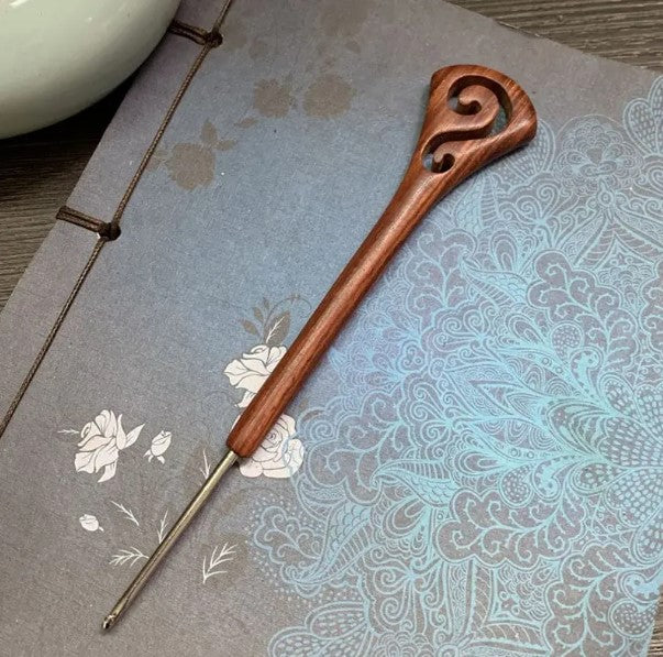 Sandalwood Crochet Hook Set – Crafted for Comfort and Elegance