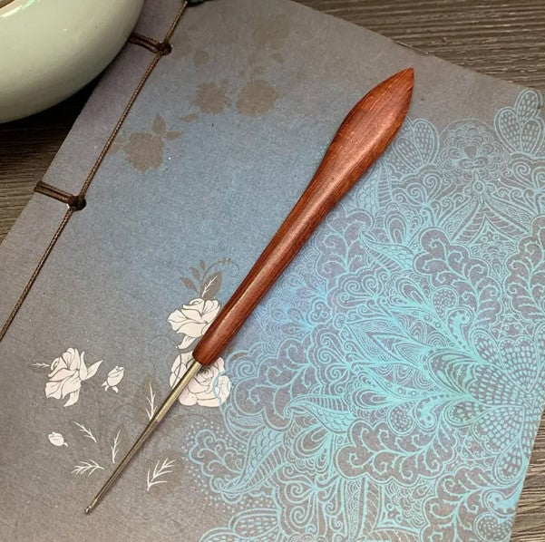 Sandalwood Crochet Hook Set – Crafted for Comfort and Elegance