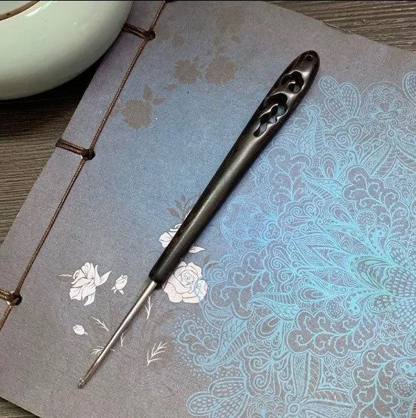 Sandalwood Crochet Hook Set – Crafted for Comfort and Elegance