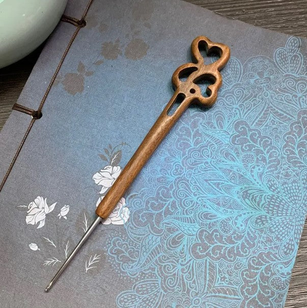 Sandalwood Crochet Hook Set – Crafted for Comfort and Elegance