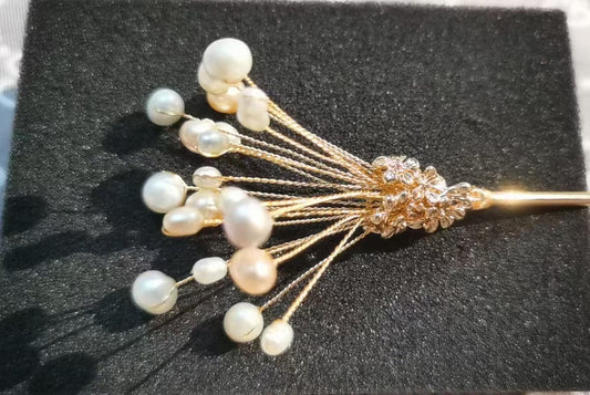 Haarnadel mit Perlenblume